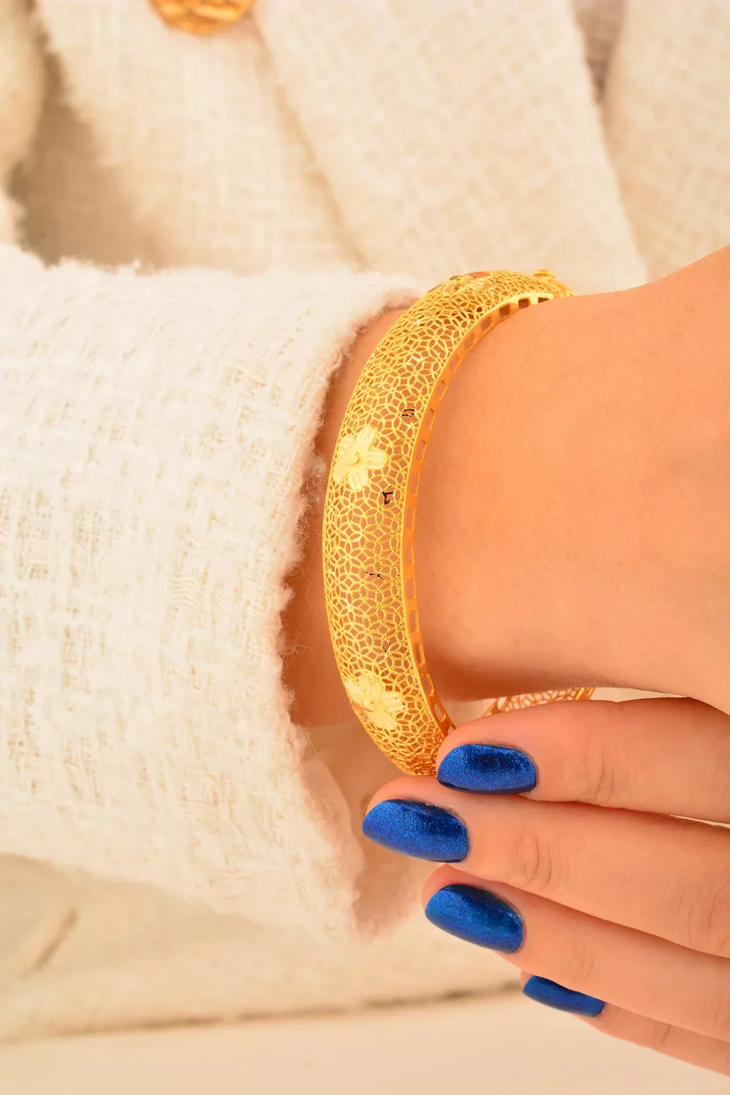 Cebeci 22 Ayar Çiçek Kabartmalı Kelepçe Altın Bilezik