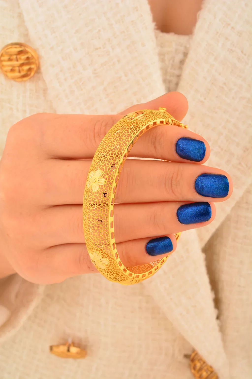 Cebeci 22 Ayar Çiçek Kabartmalı Kelepçe Altın Bilezik