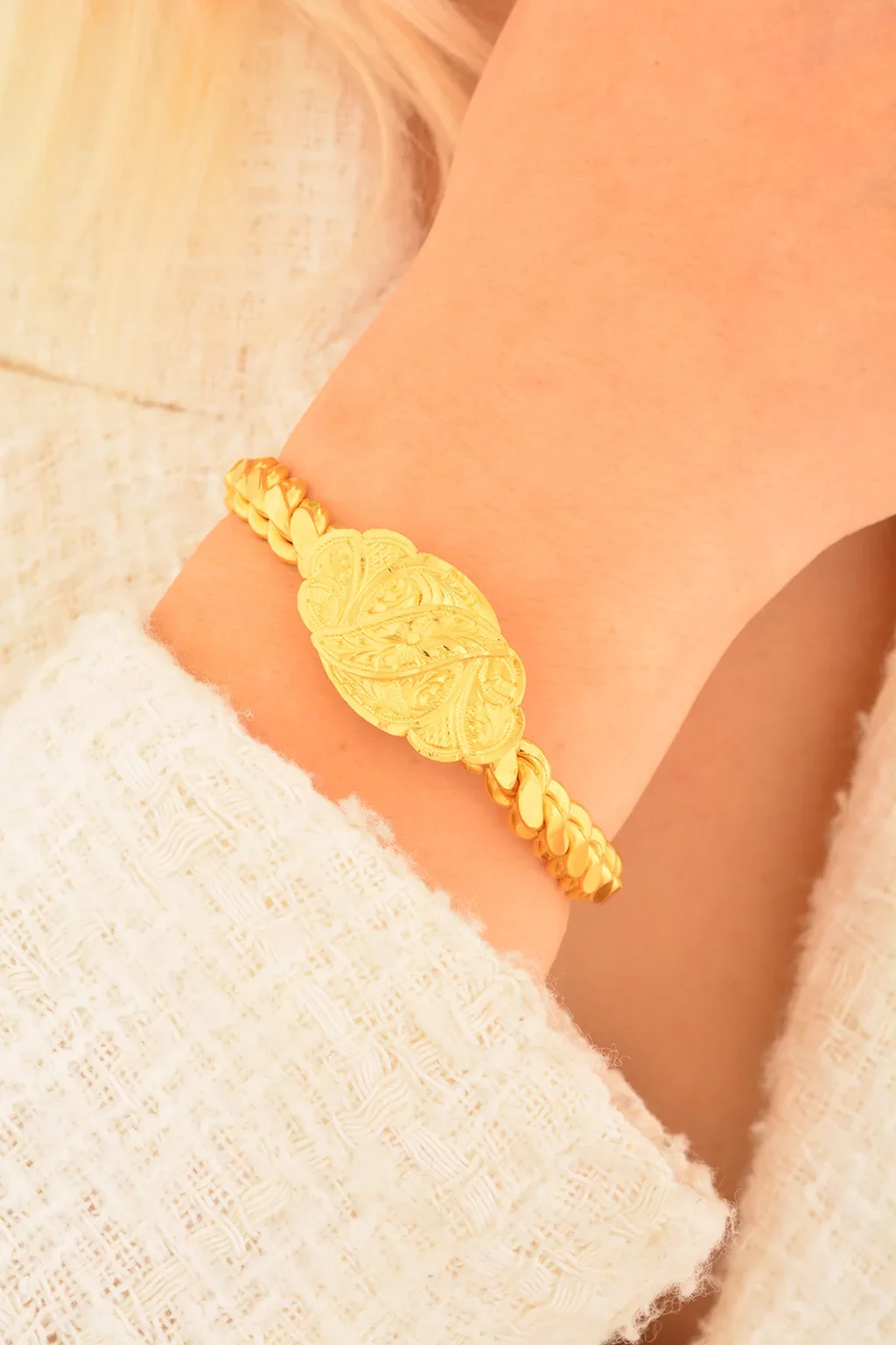 Cebeci 22 Ayar İşleme Tokalı Altın Bilezik