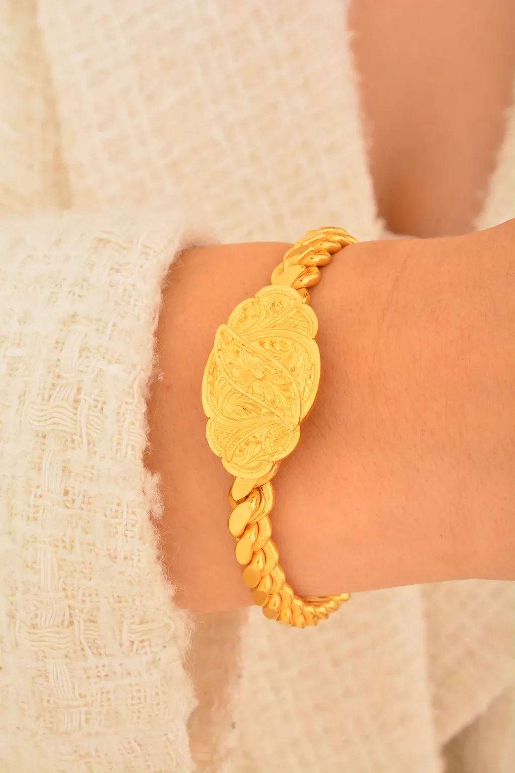 Cebeci 22 Ayar İşleme Tokalı Altın Bilezik