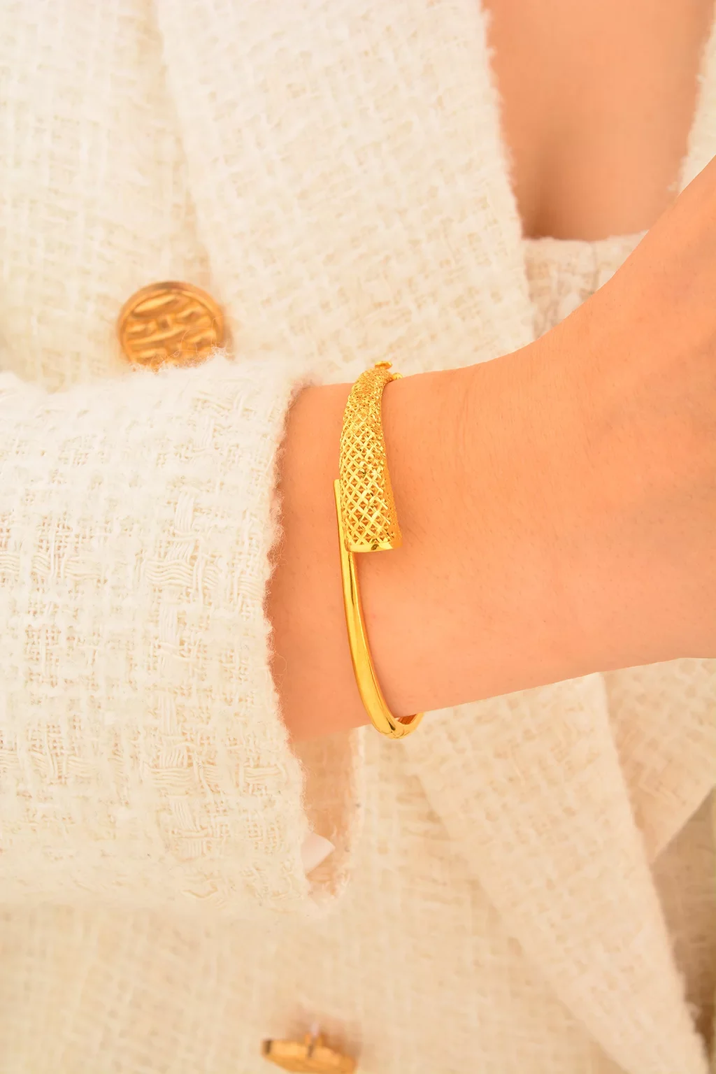 Cebeci 22 Ayar İşlemeli Kelepçe Altın Bilezik