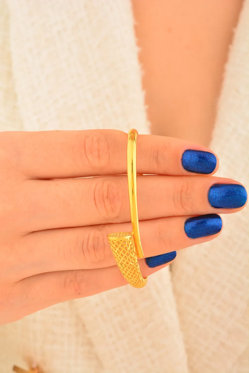 Cebeci 22 Ayar İşlemeli Kelepçe Altın Bilezik