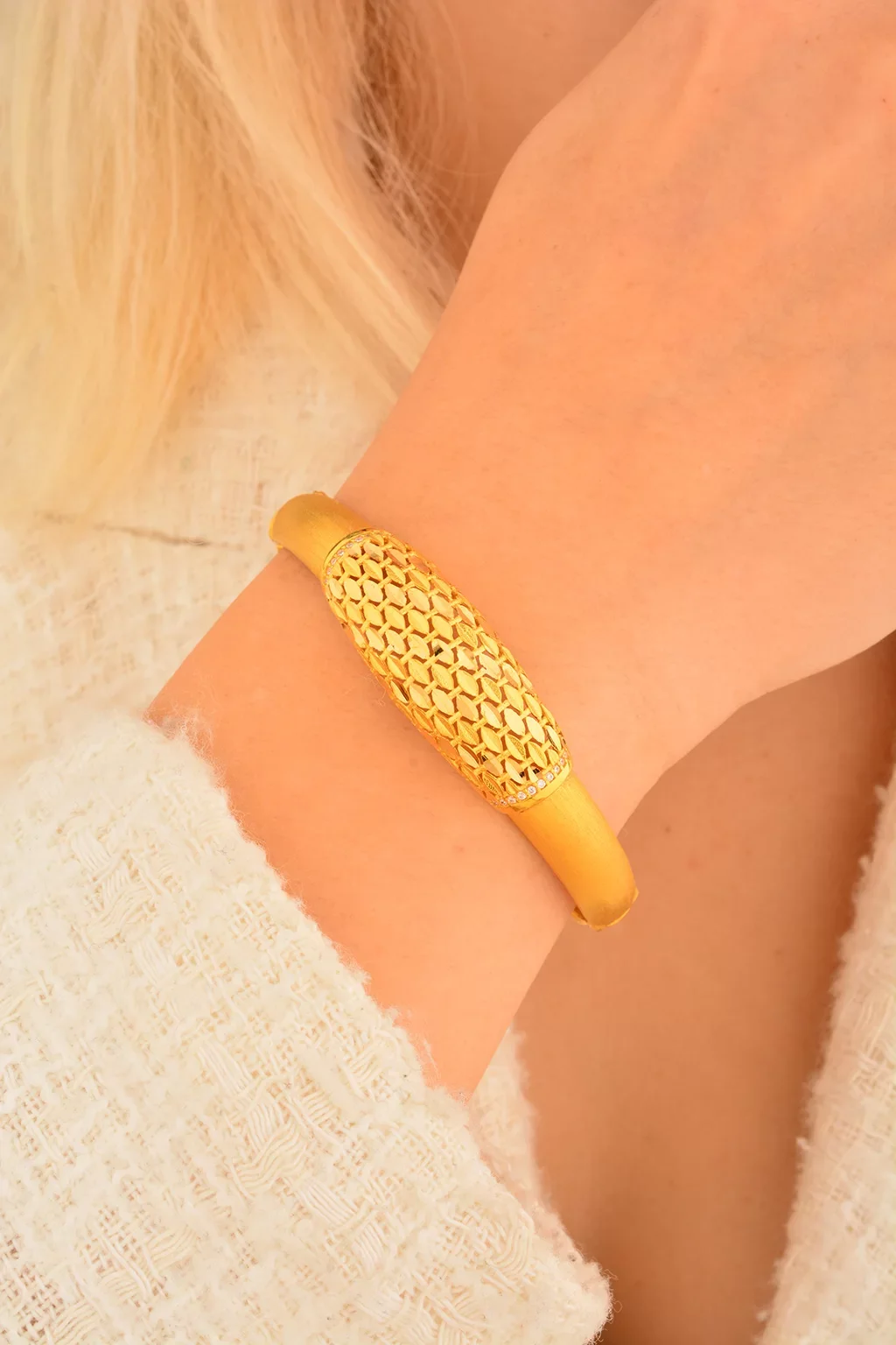 Cebeci 22 Ayar İşlemeli Kelepçe Altın Bilezik