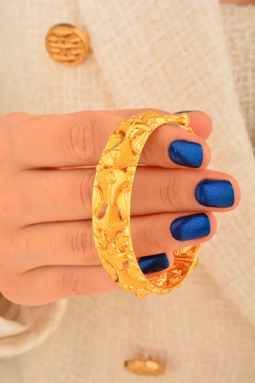 Cebeci 22 Ayar Kabartmalı Kelepçe Altın Bilezik