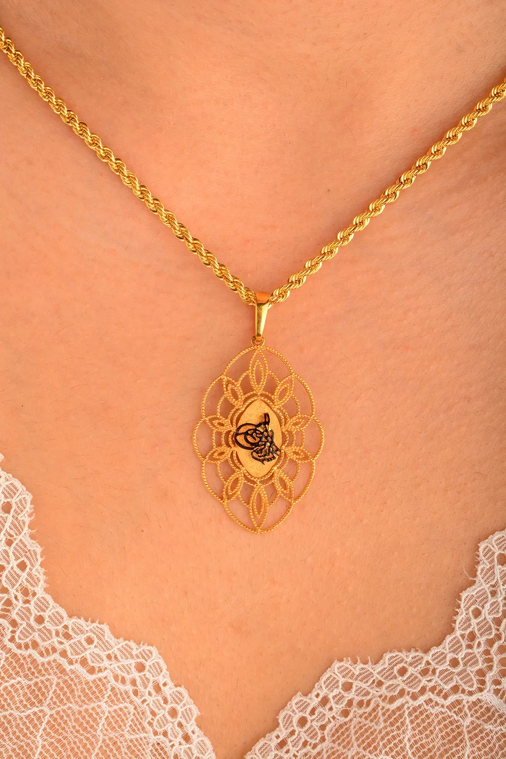 Cebeci 22 Ayar Tuğralı Altın Kolye Ucu