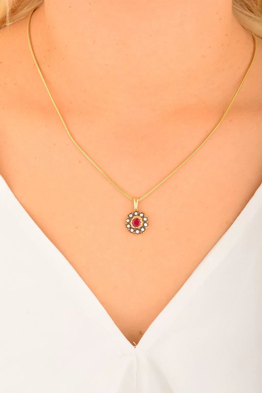 Cebeci 14 Ayar Kırmızı Taşlı Çiçek Kolye Ucu