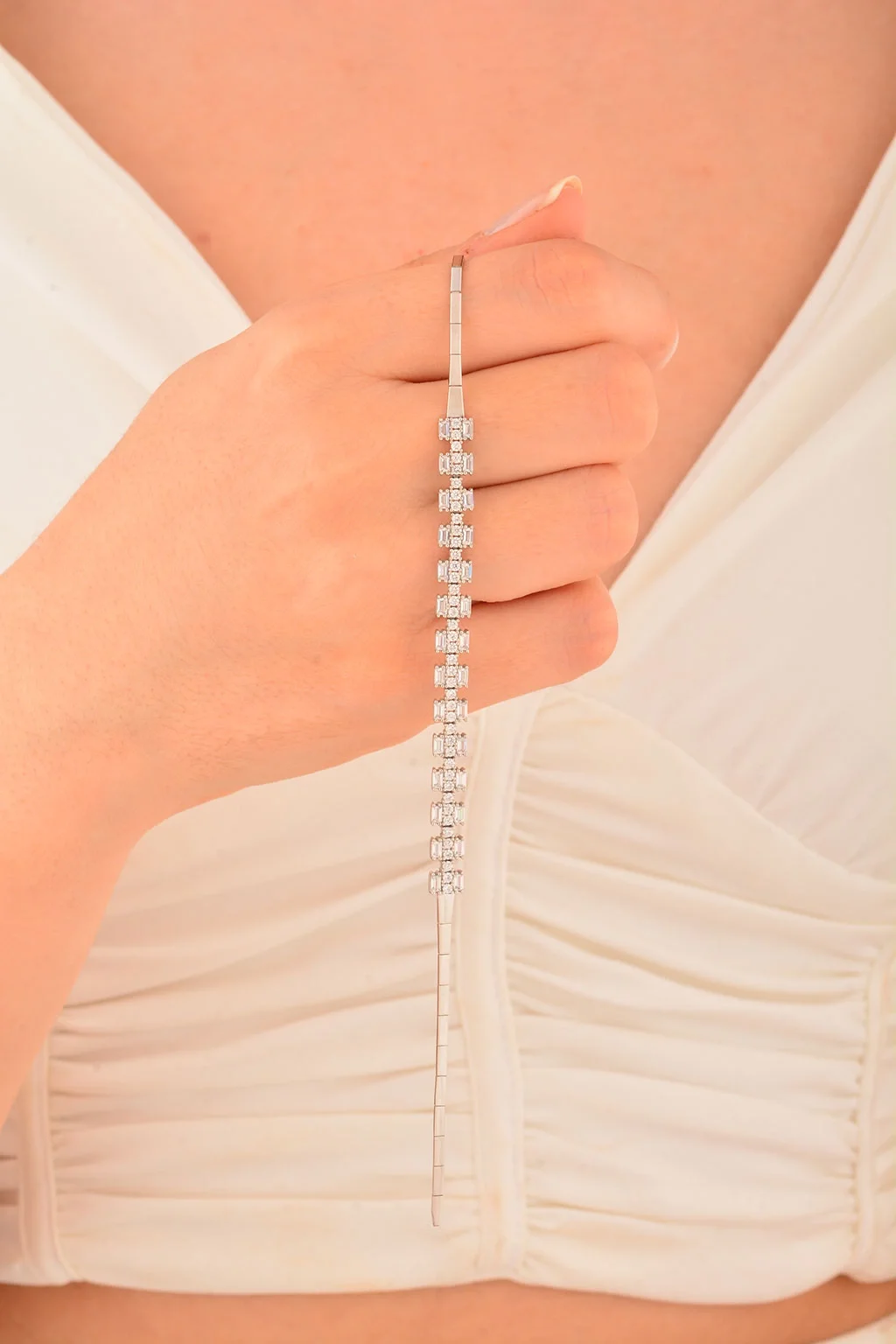 Cebeci 14 Ayar Kare Taşlı Altın Bileklik