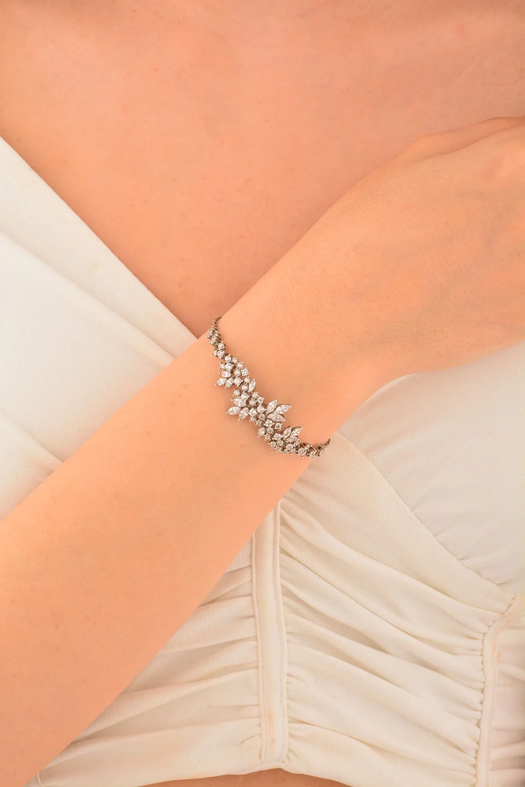 Cebeci 14 Ayar Yaprak Taşlı Altın Bileklik