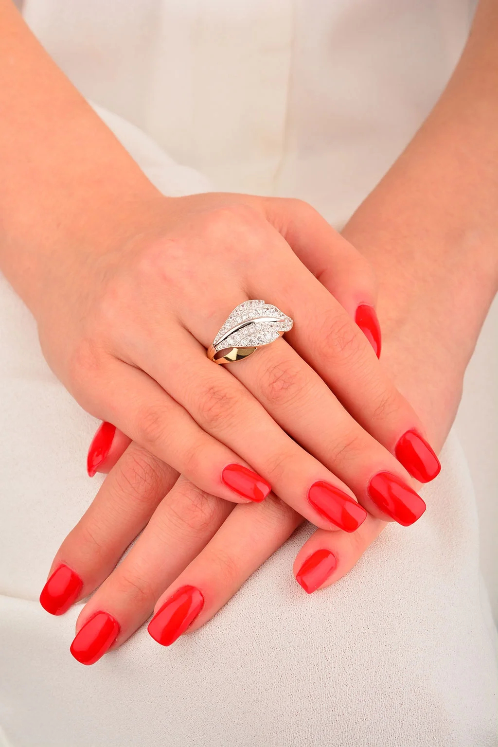 Cebeci 14 Ayar Altın Yaprak Taşlı Altın Yüzük