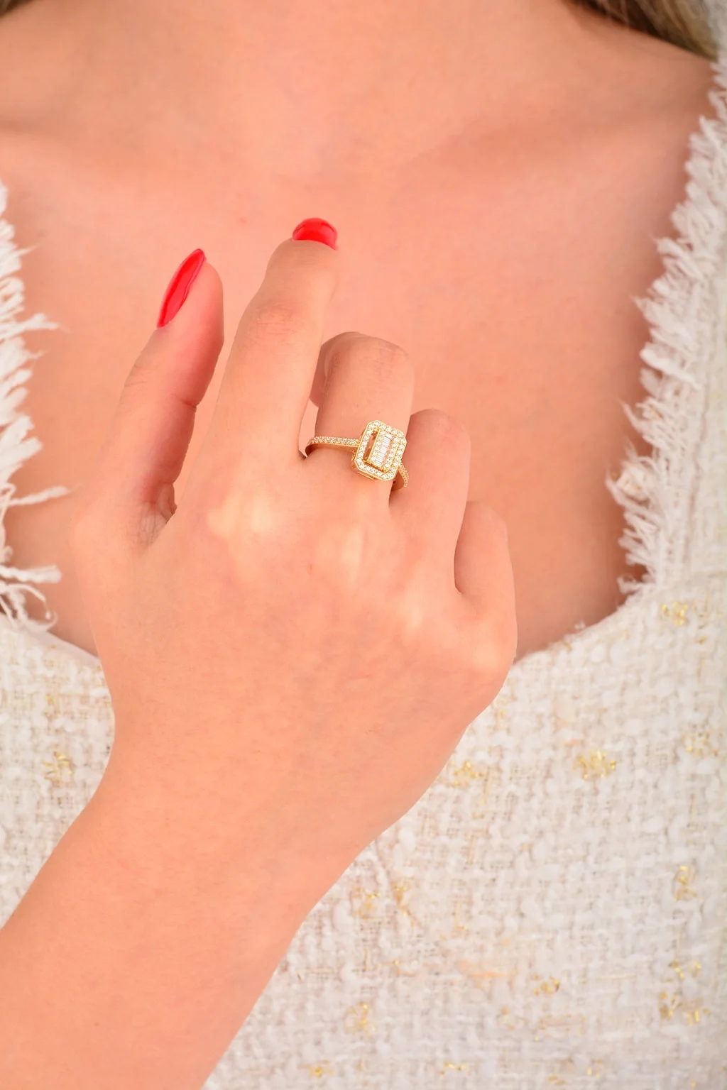 Cebeci 14 Ayar Baget Üç Sıra Taşlı Altın Yüzük