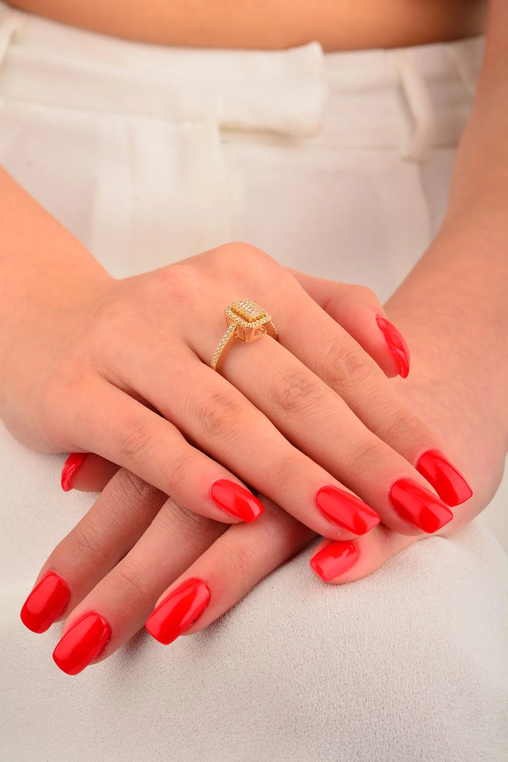 Cebeci 14 Ayar Baget Üç Sıra Taşlı Altın Yüzük