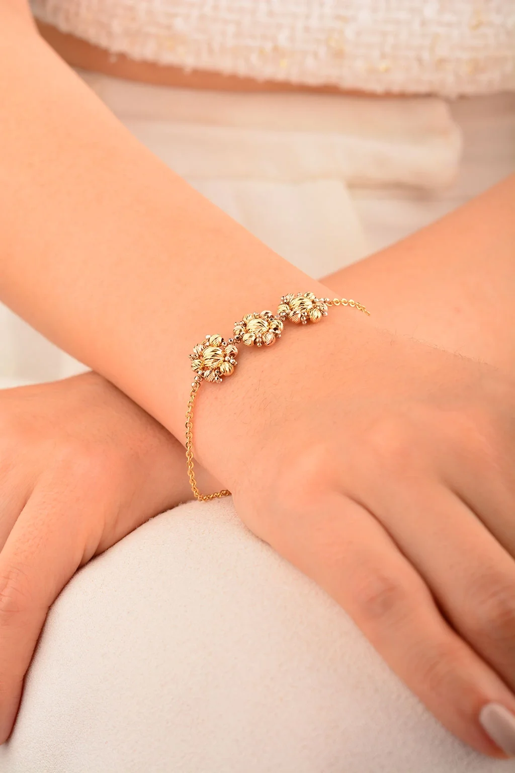 Cebeci 14 Ayar Dorika Çiçekli Altın Bileklik