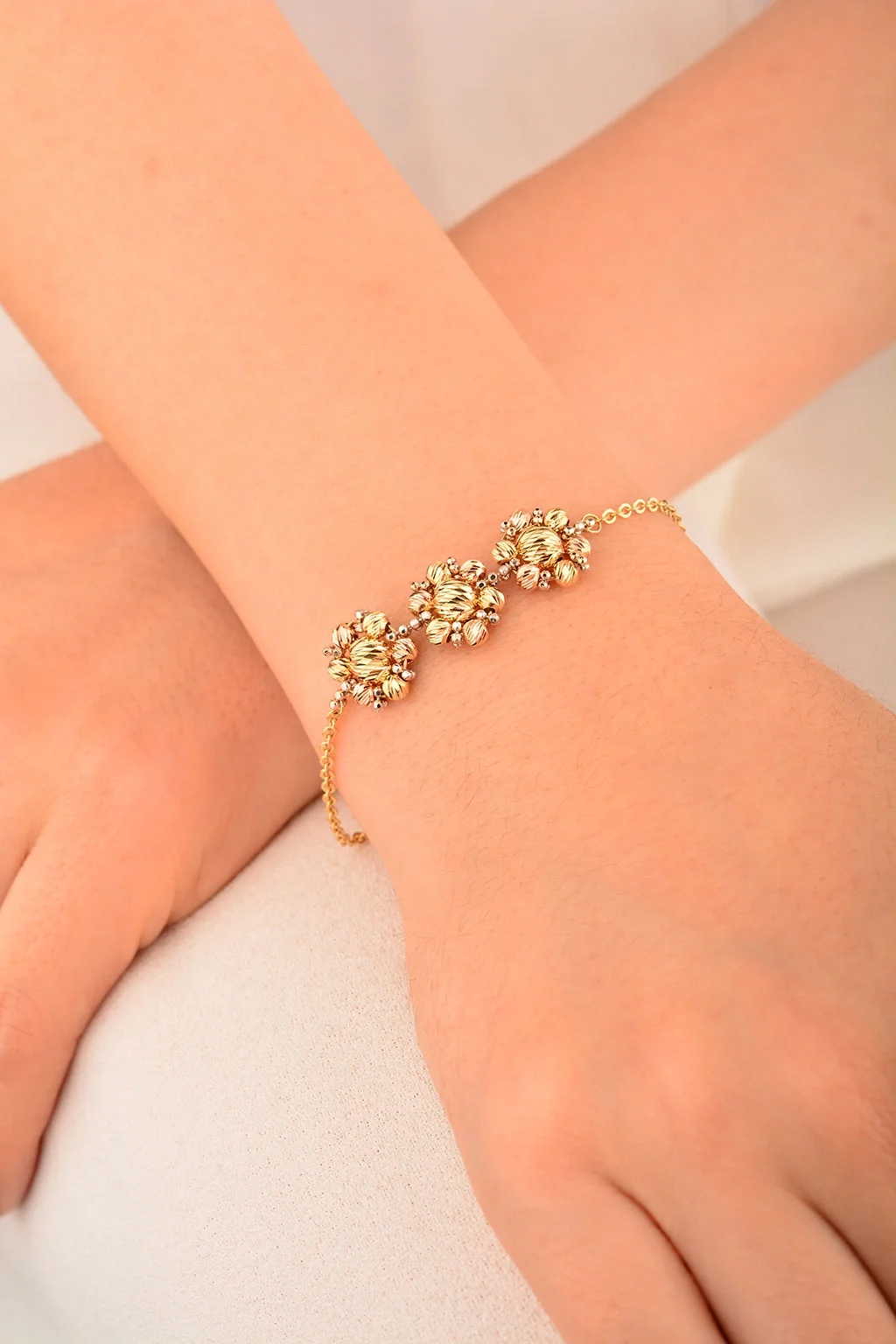 Cebeci 14 Ayar Dorika Çiçekli Altın Bileklik