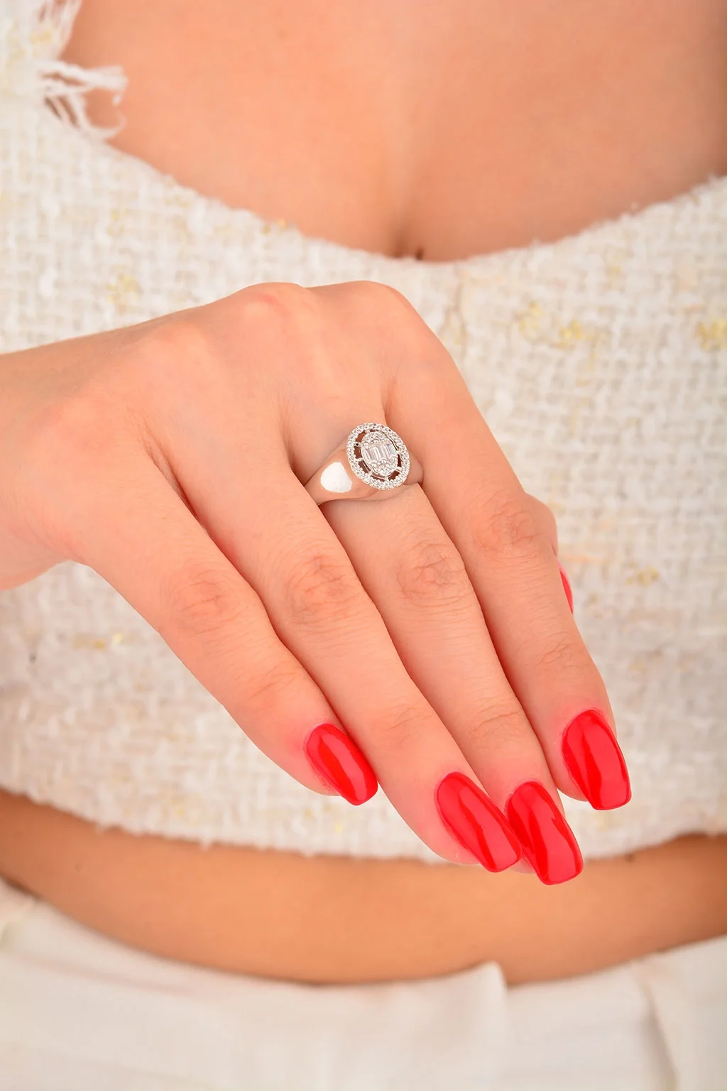 Cebeci 14 Ayar Oval Baget Taşlı Altın Yüzük