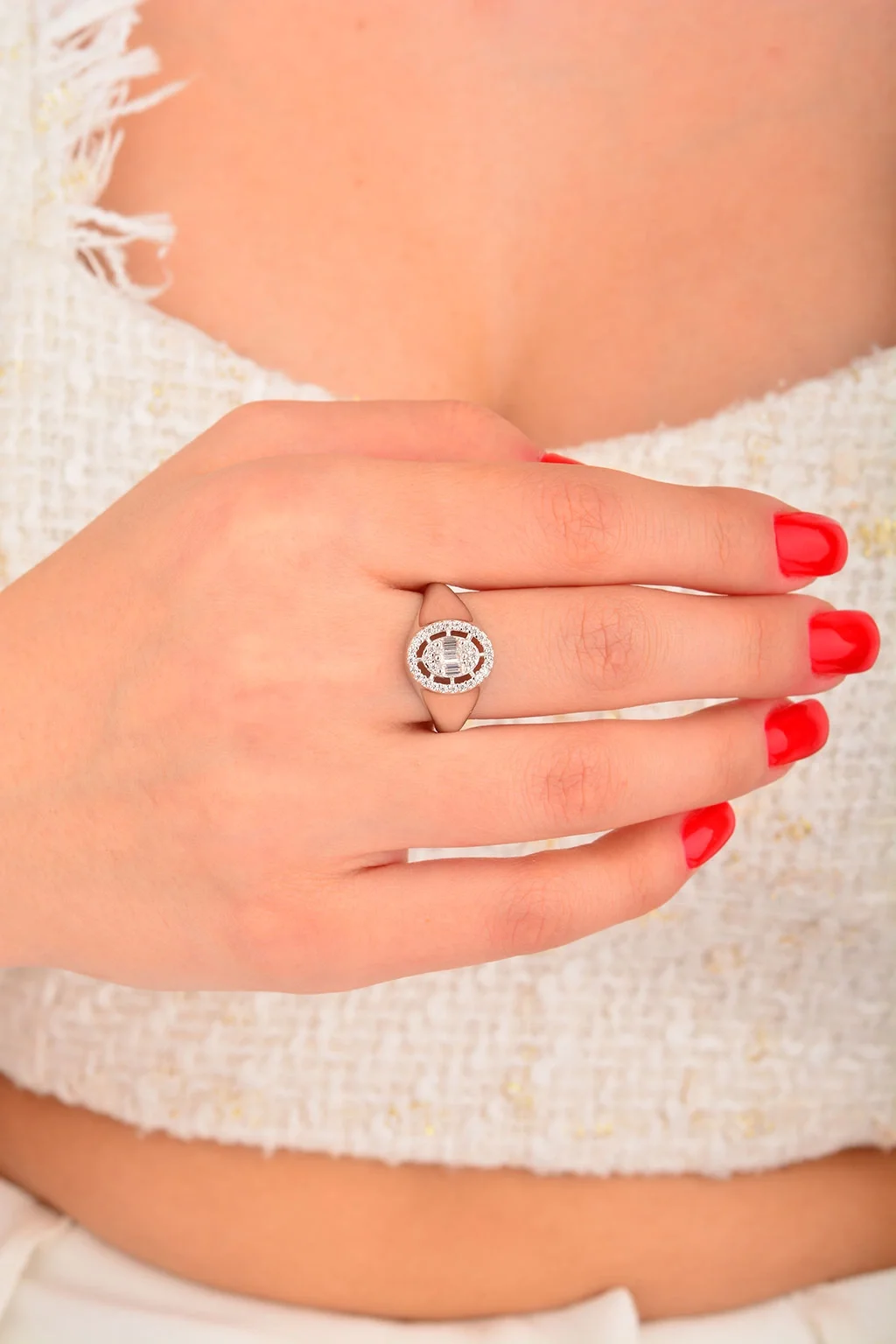 Cebeci 14 Ayar Oval Baget Taşlı Altın Yüzük