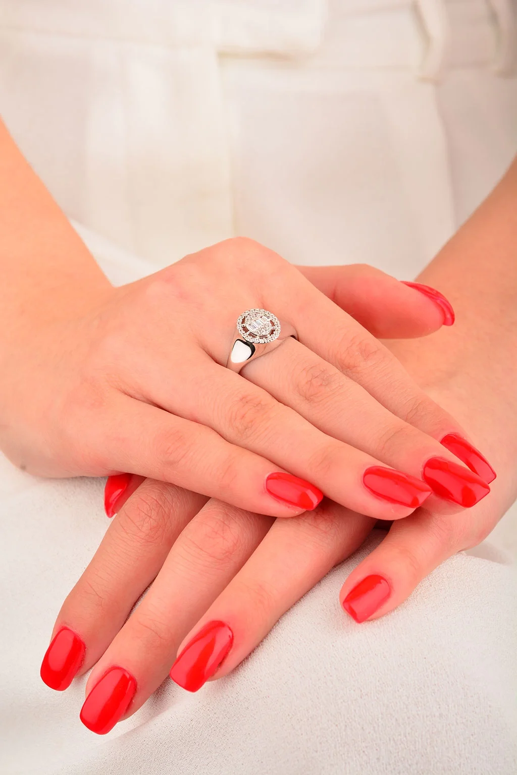 Cebeci 14 Ayar Oval Baget Taşlı Altın Yüzük