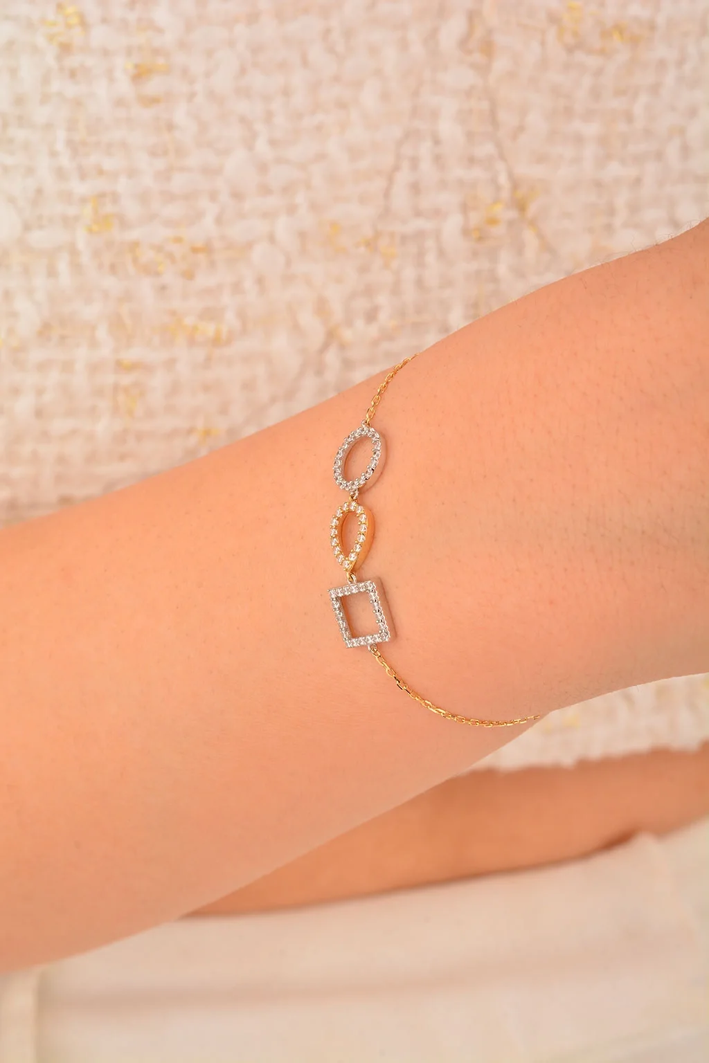 Cebeci 14 Ayar Taşlı Altın Şekilli Bileklik