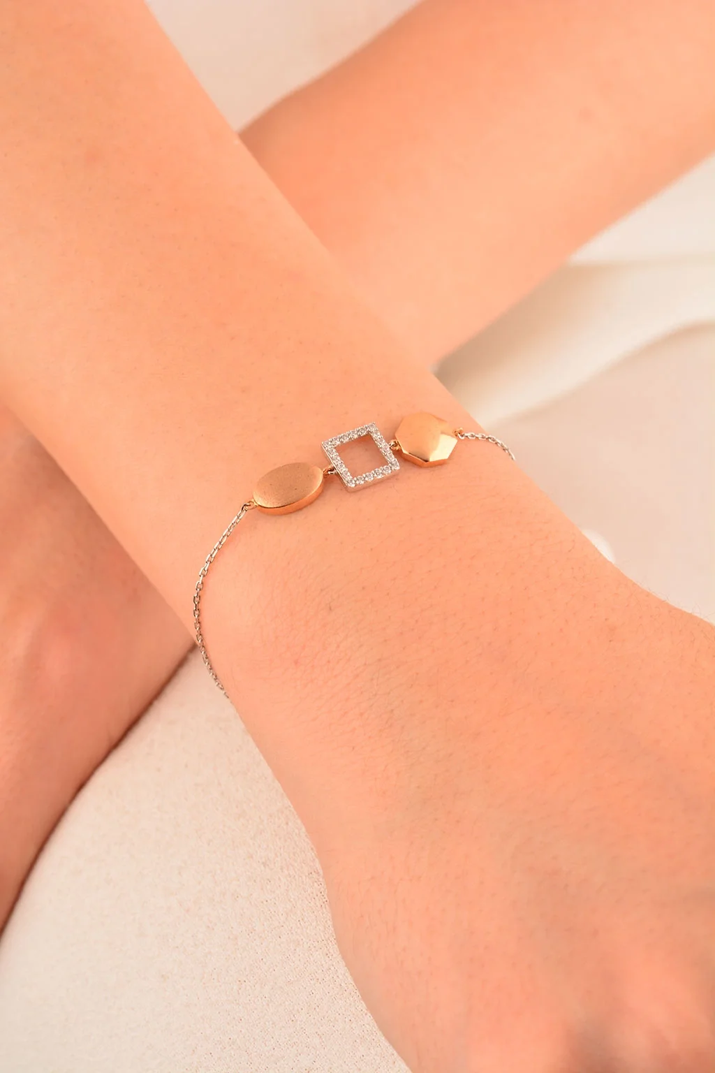 Cebeci 14 Ayar Taşlı Çerçeve Renkli Altın Bileklik