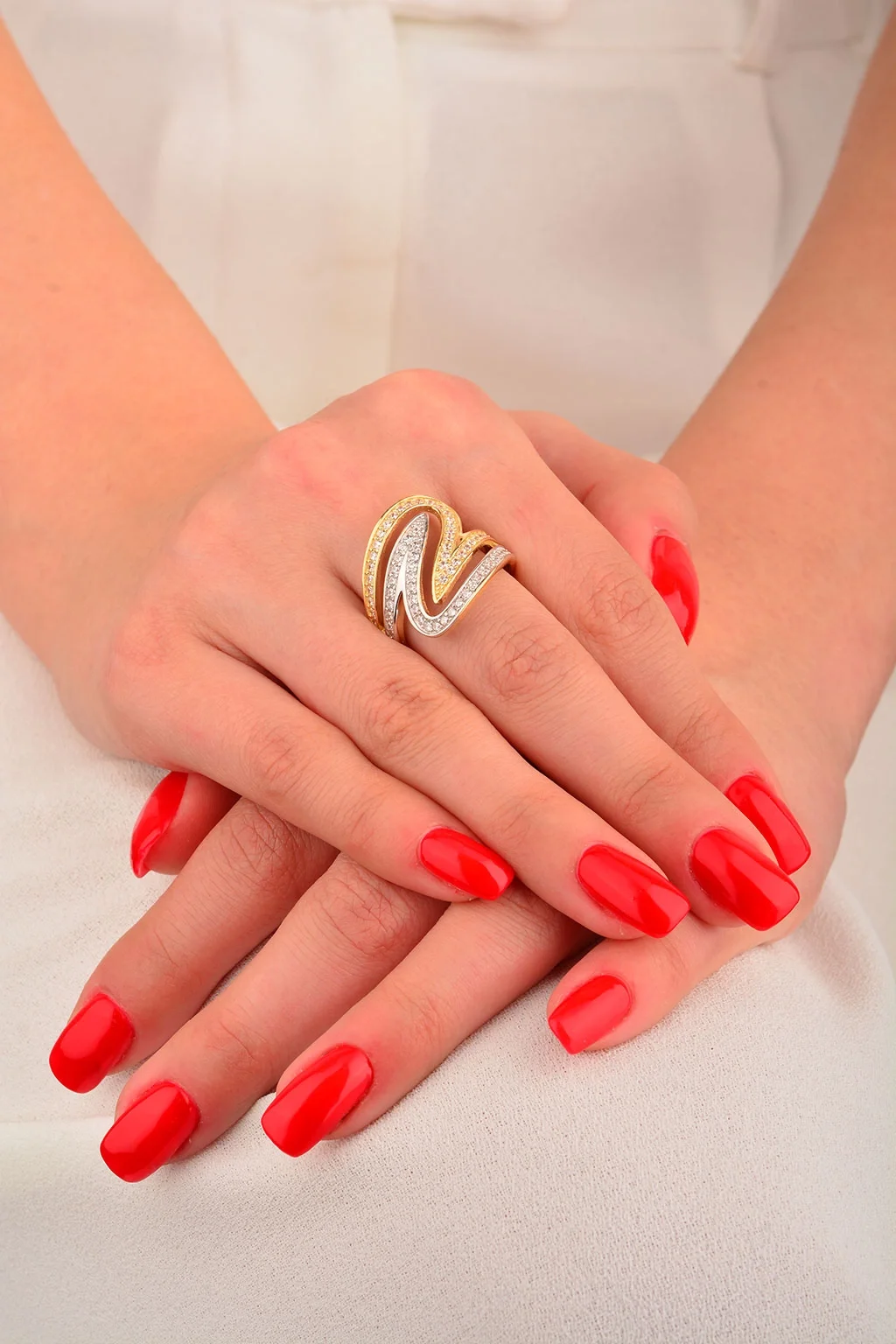 Cebeci 14 Ayar Taşlı Dalgalı Altın Yüzük