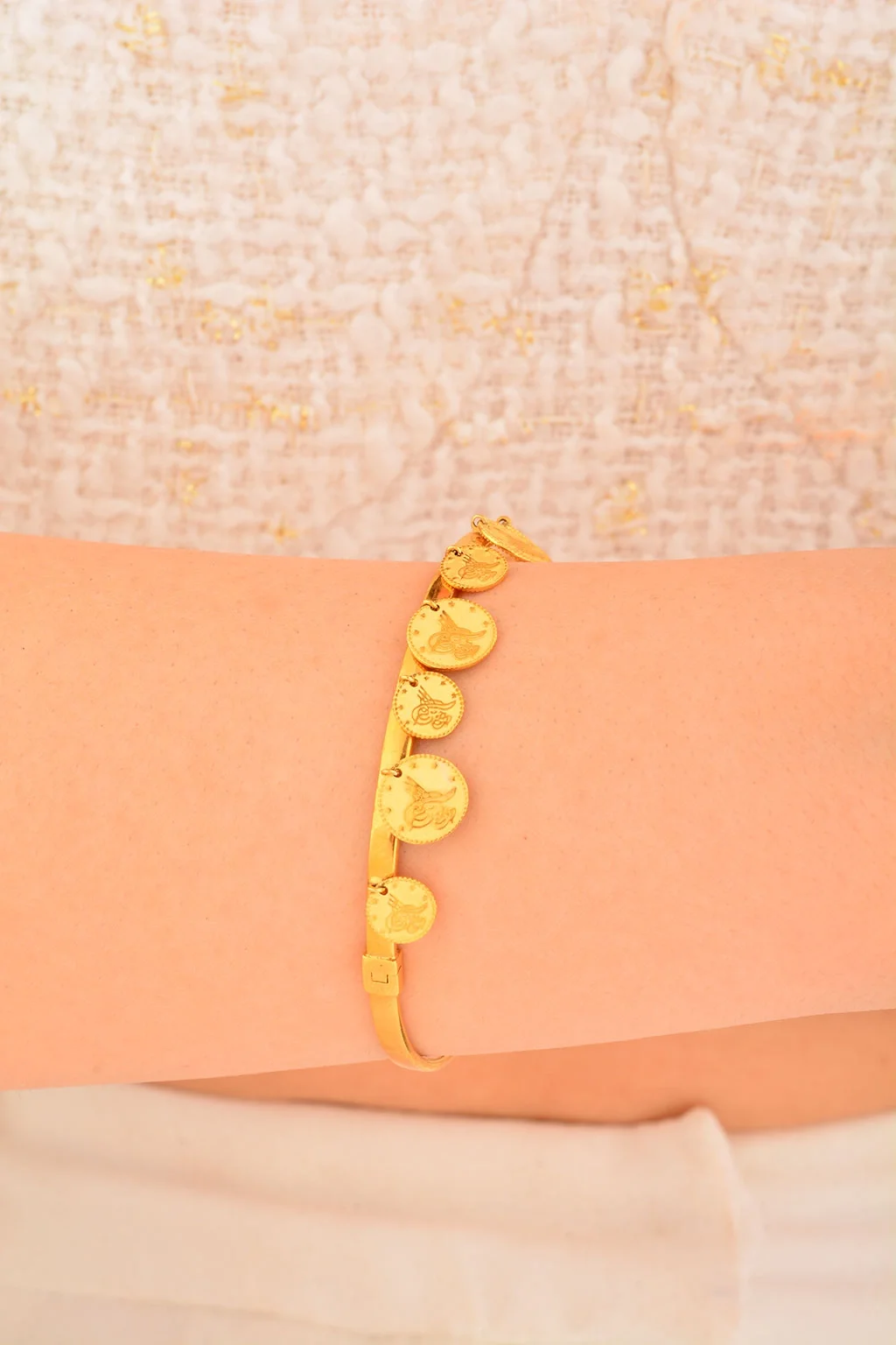 Cebeci 22 Ayar Tuğra Sallantılı Altın Bilezik