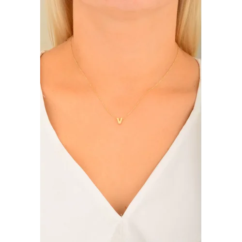 Cebeci 14 Ayar V Harfli Altın Kolye