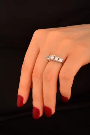 Beş Taş Beyaz Altın Yüzük