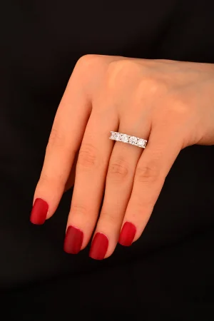 Beş Taş Beyaz Altın Yüzük