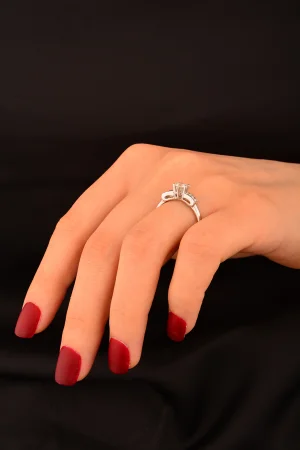 Taşlı Altın Yüzük