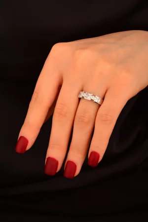 Üç Taş Beyaz Altın Yüzük