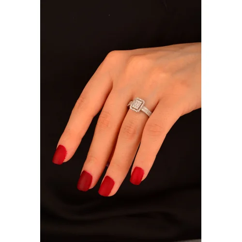 Cebeci 14 Ayar Baget Taşlı Beyaz Altın Yüzük