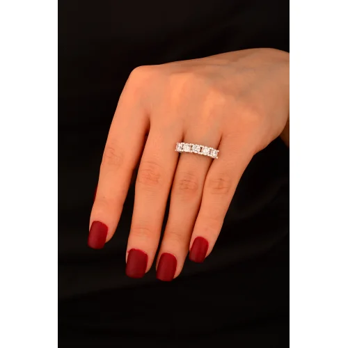 Beş Taş Beyaz Altın Yüzük