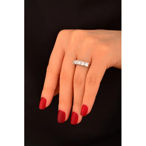 Beş Taş Beyaz Altın Yüzük