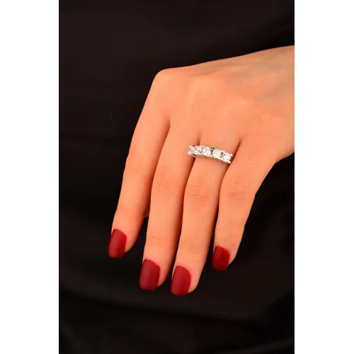 Beş Taş Beyaz Altın Yüzük