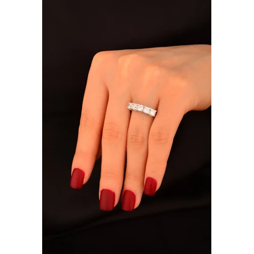 Beş Taş Beyaz Altın Yüzük