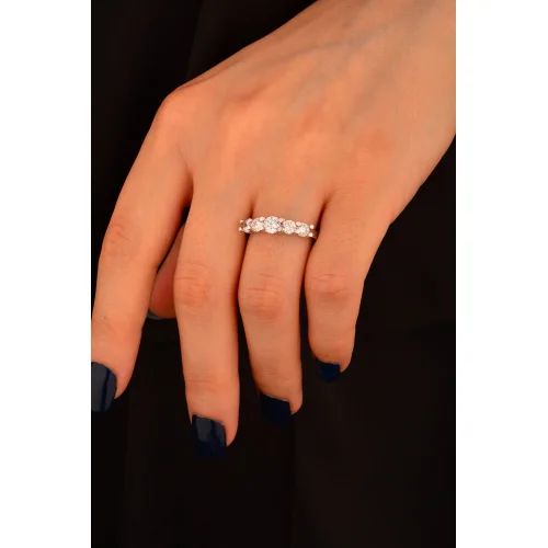 Beş Taş Beyaz Altın Yüzük