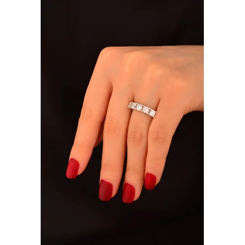 Beş Taş Beyaz Altın Yüzük