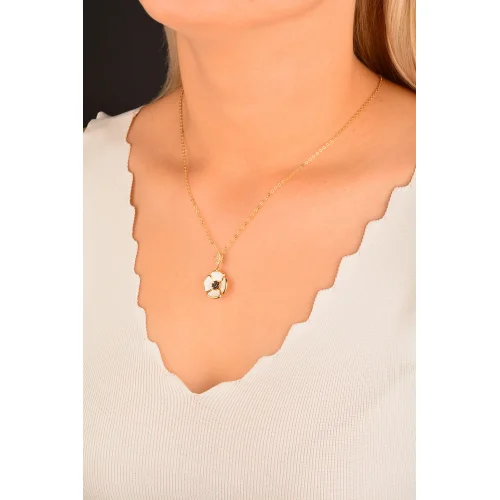 Beyaz Mineli Çiçek Altın Kolye