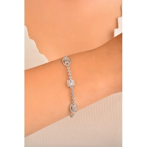 Cebeci 14 Ayar Baget Taşlı Beyaz Altın Bileklik