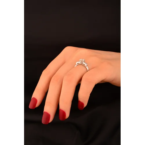 Taşlı Altın Yüzük