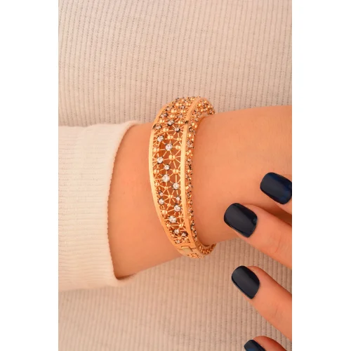 Taşlı Kelepçe Altın Bilezik