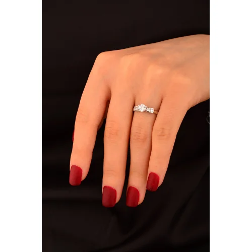 Taşlı Tek Taş Altın Yüzük