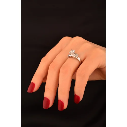 Taşlı Tek Taş Altın Yüzük