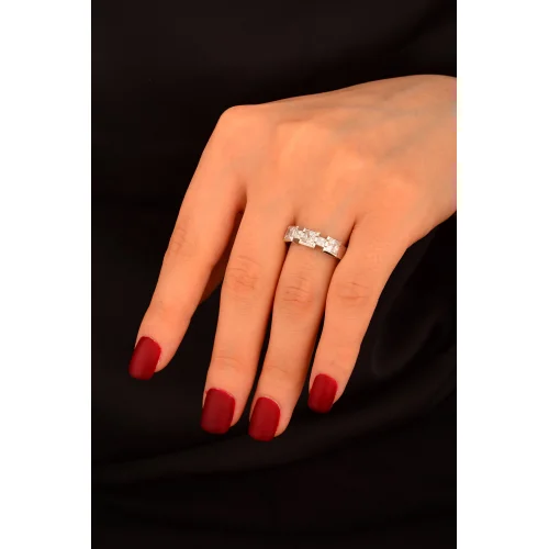 Üç Taş Beyaz Altın Yüzük