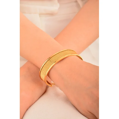 Cebeci 22 Ayar Çizgili Altın Kelepçe Bilezik