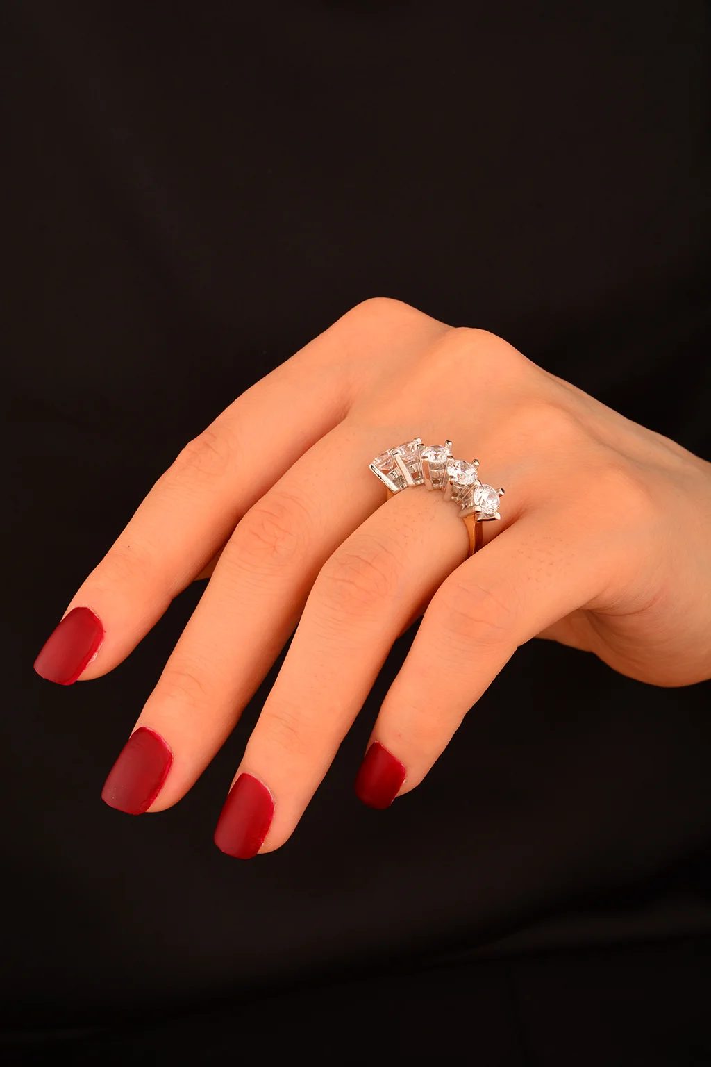 Cebeci 14 Ayar Beştaş Altın Yüzük