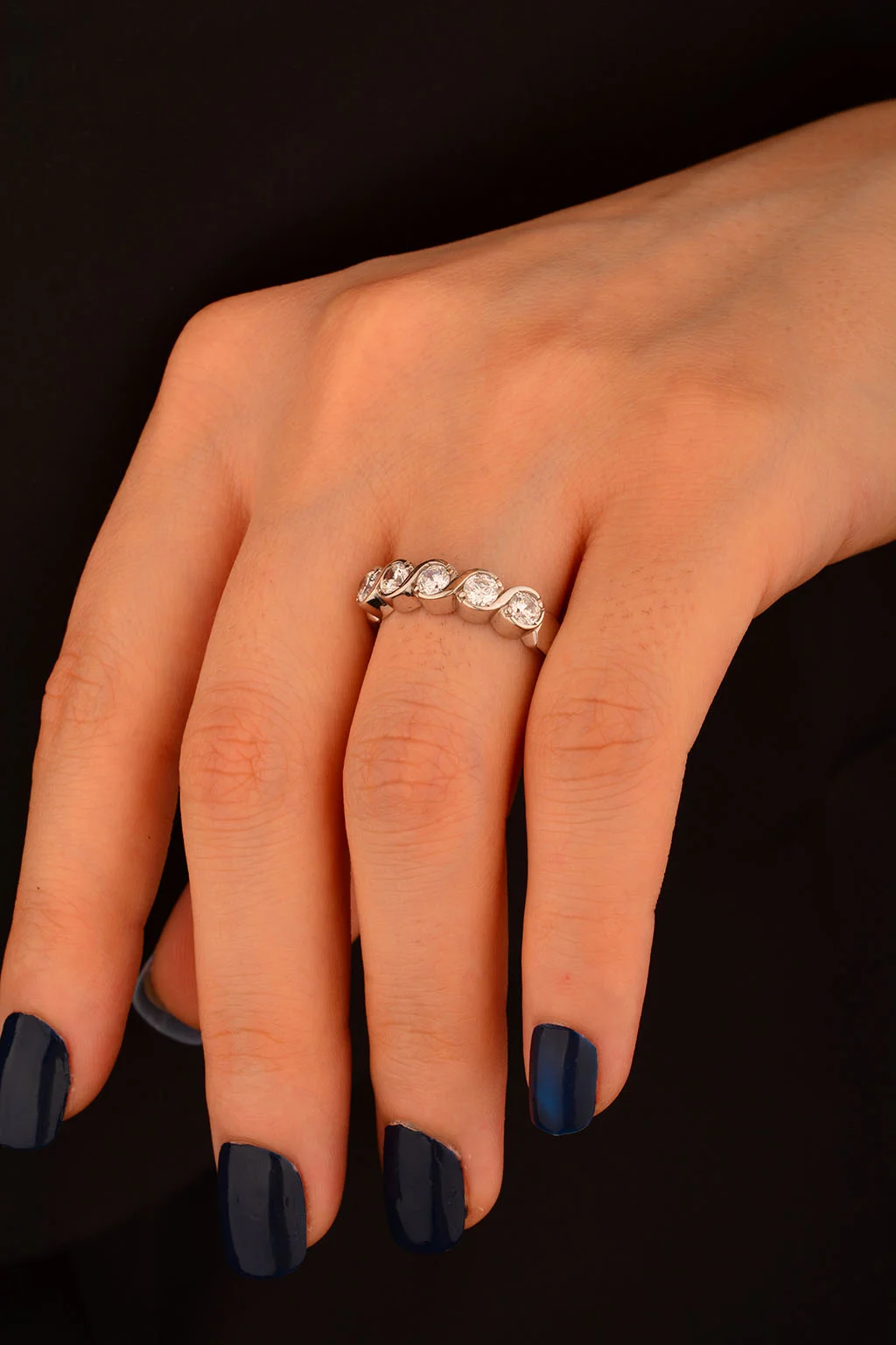 Beş Taş Beyaz Altın Yüzük