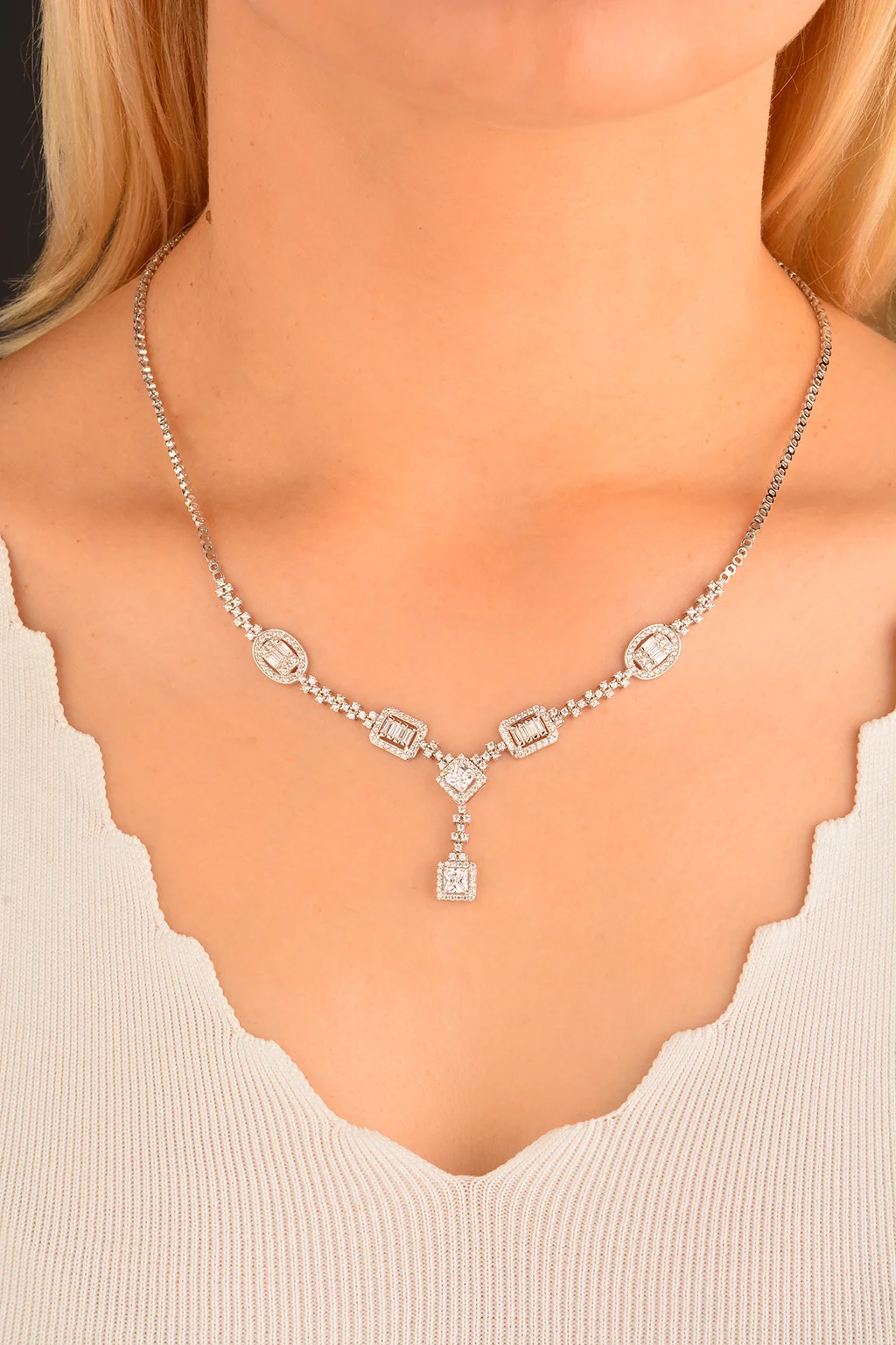 Cebeci 14 Ayar Baget Taşlı Beyaz Altın Gerdanlık