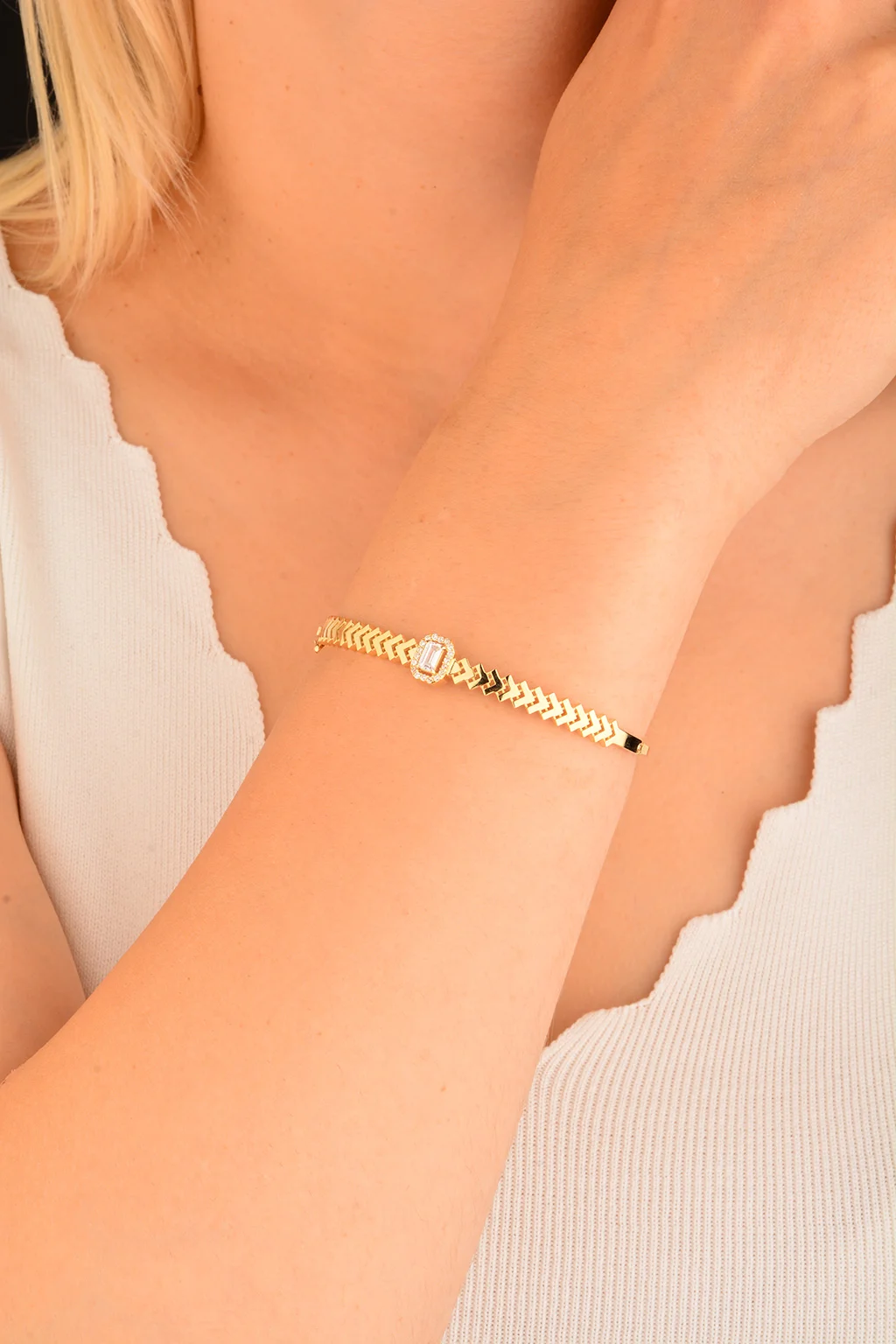 Cebeci 14 Ayar Baget Taşlı Altın Bilezik