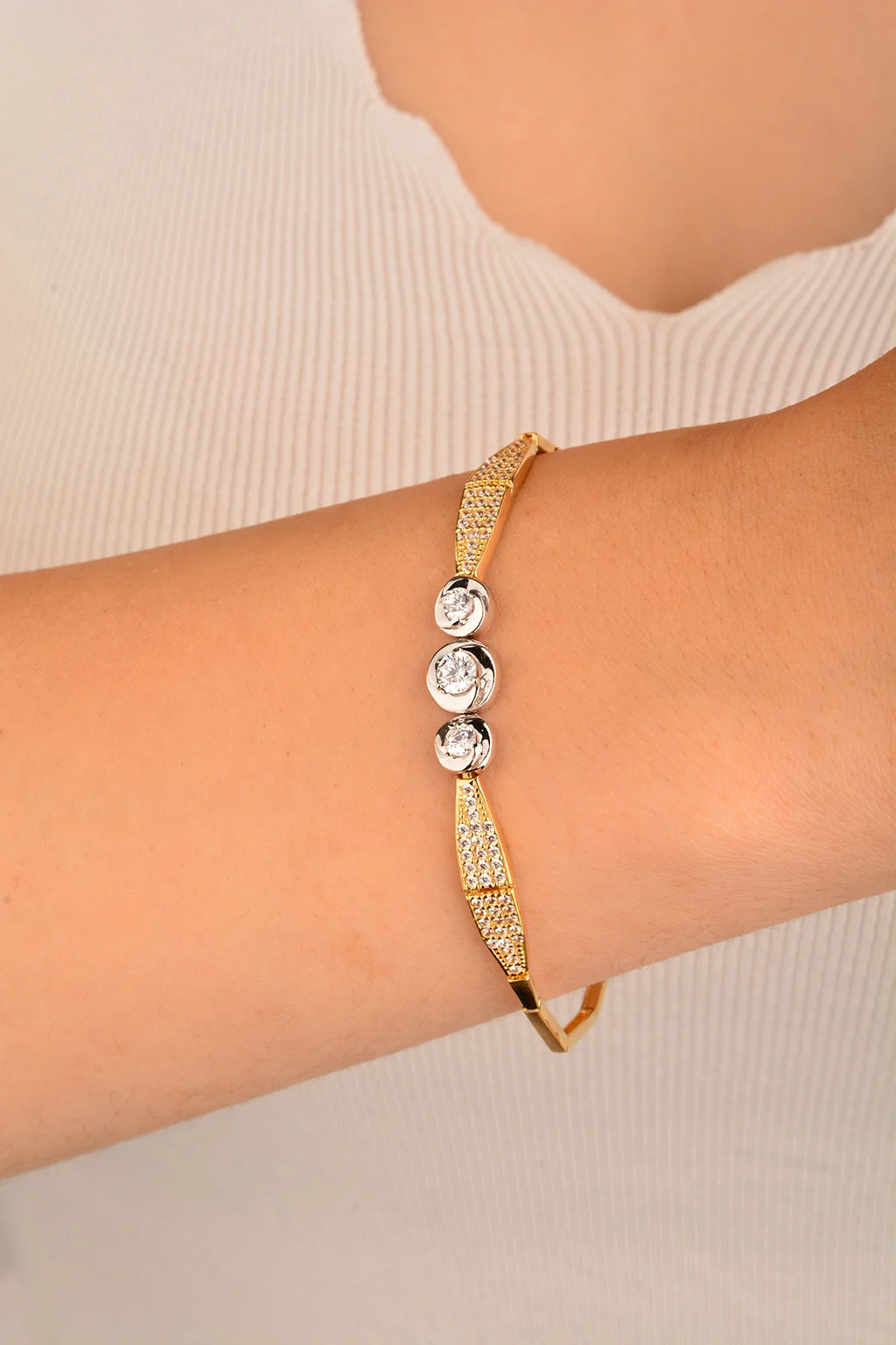 Cebeci 14 Ayar Taşlı Altın Bileklik