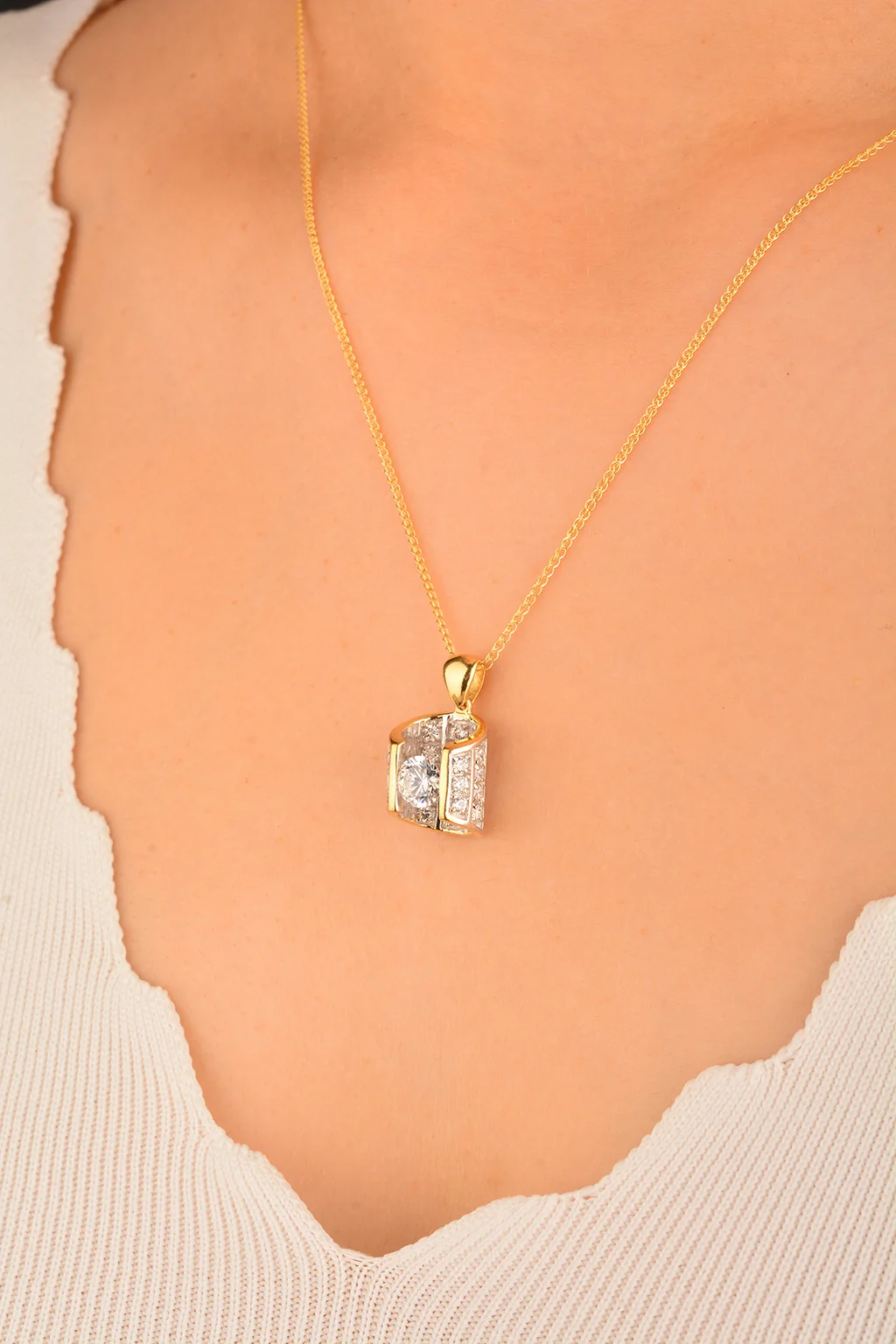 Cebeci 14 Ayar Taşlı Altın Kolye